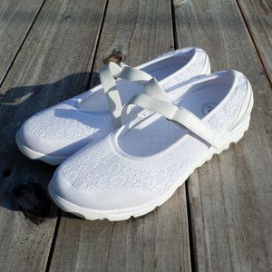 NEW People Womens Shoes in white size 9.5